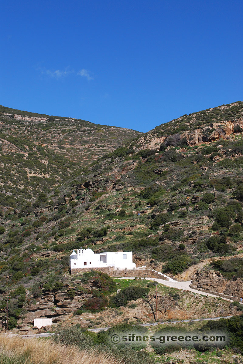 Die Kirche Taxiarchis Mersinis in Sifnos
